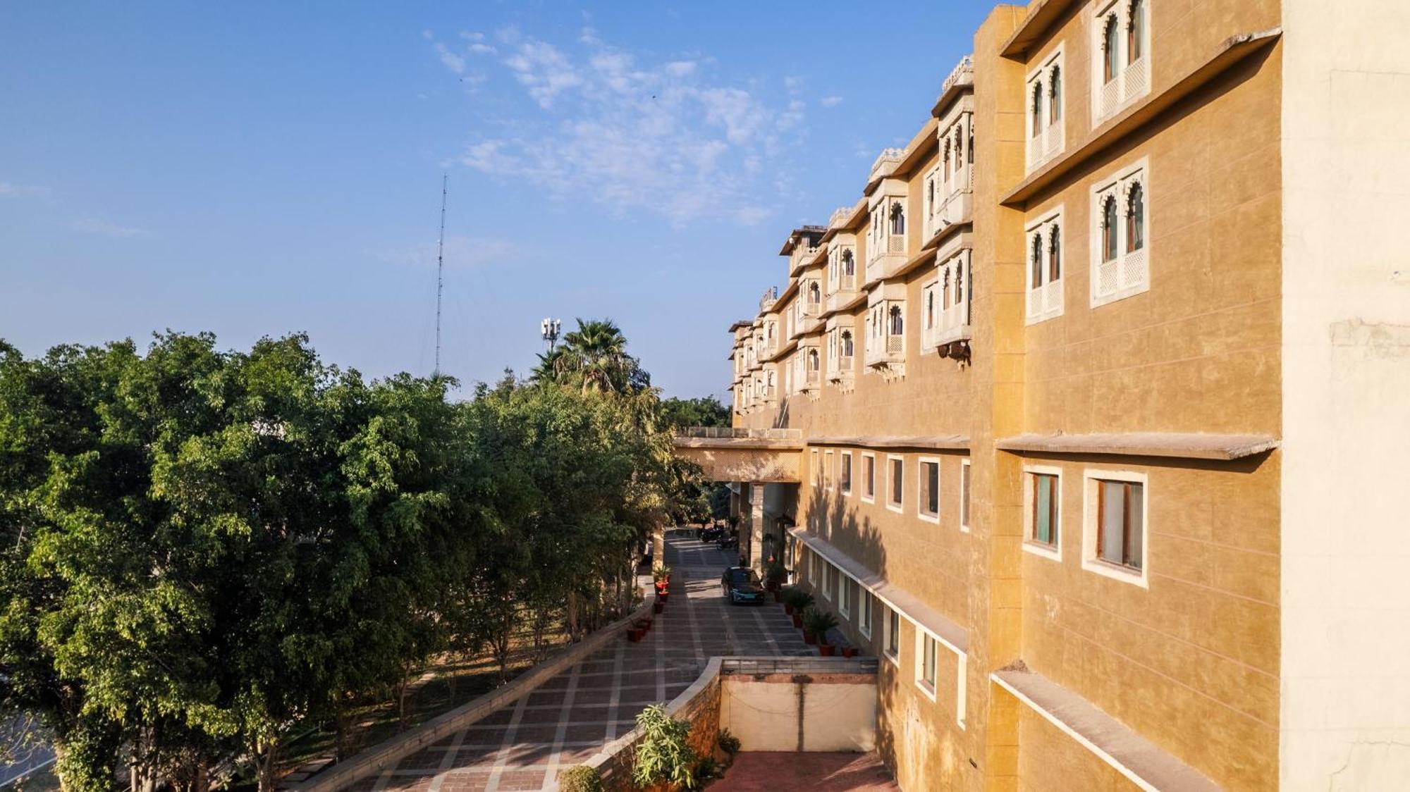 Hotel The Sky Imperial, Udaipur Exterior foto